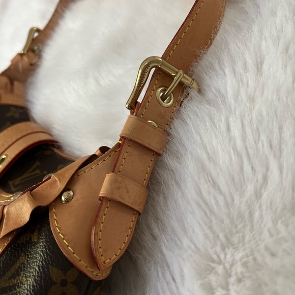 Louis Vuitton Leonor Hobo Handbag - Picture 3 of 8